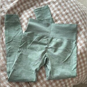 Like new green camo leggings